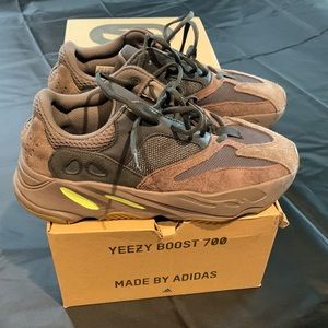 Yeezy Boost 700